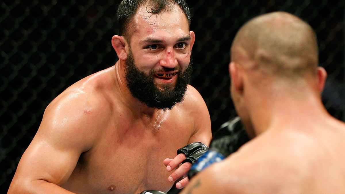 030415-UFC-Johny-Hendricks-squares-off-with-Robbie-actumma