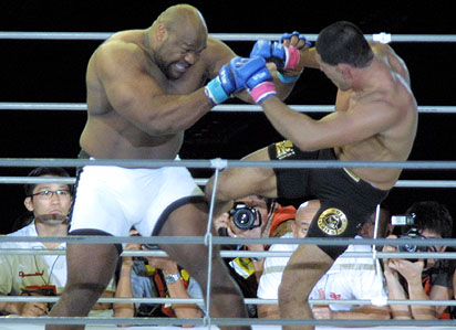 Favorite-Freak-Show-Fights_-Sapp-vs-Nogueira