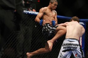 jose-aldo-flying-knee