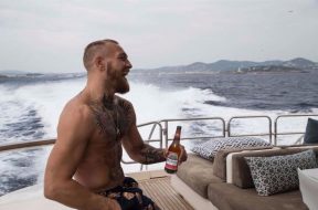 Retours 2018 Photo 01 McGregor sur son yacht