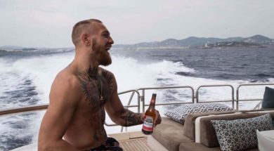 Retours 2018 Photo 01 McGregor sur son yacht