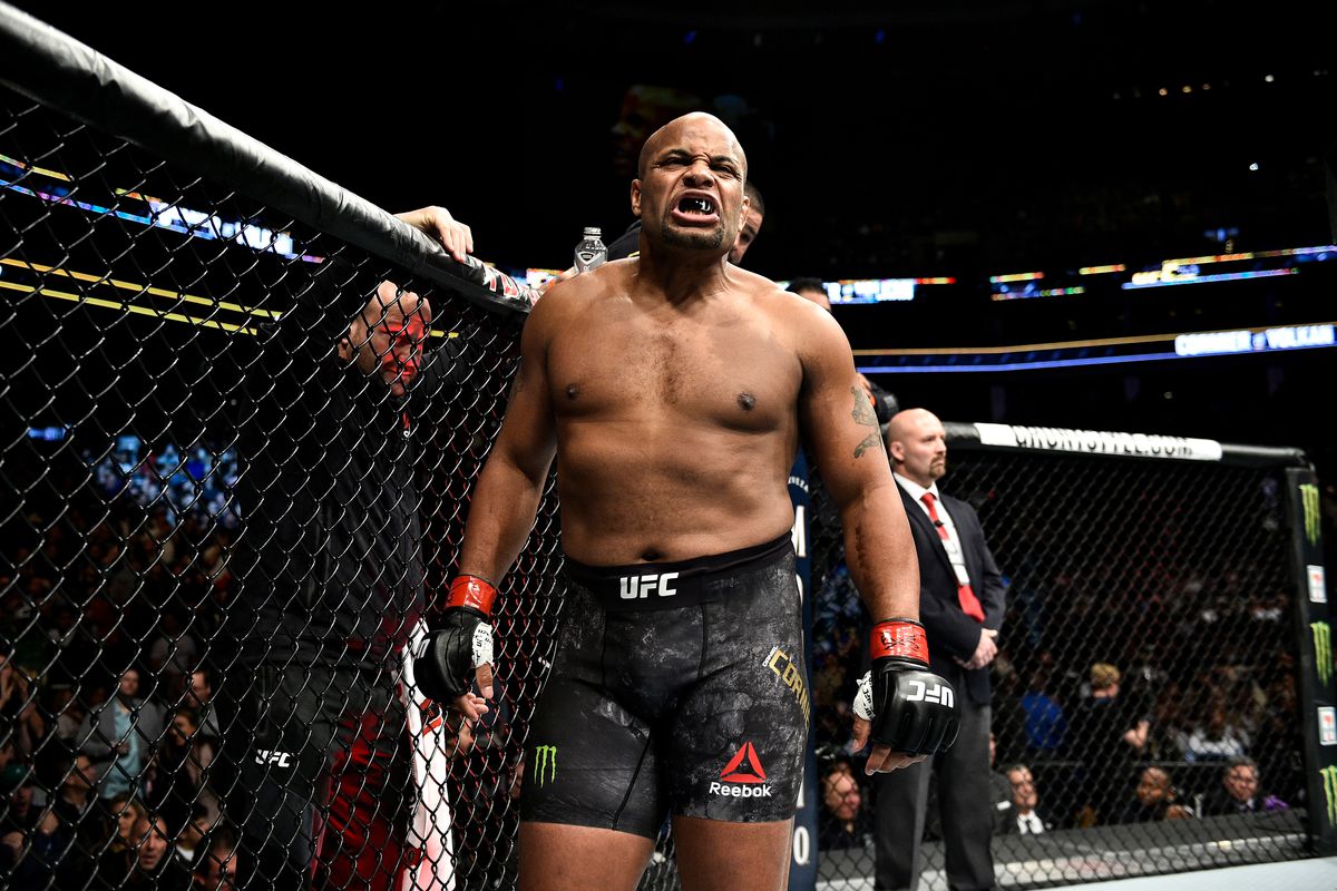 Un poids lourd de l'UFC explique pourquoi la retraite de Daniel Cormier
