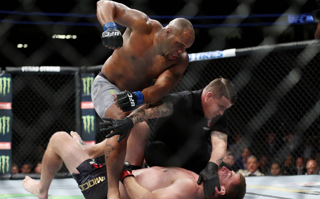 Daniel-Cormier-actumma