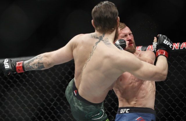 Conor-McGregor-head-kick