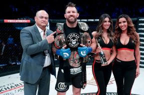 Ryan-Bader-avec-ses-deux-ceintures-1