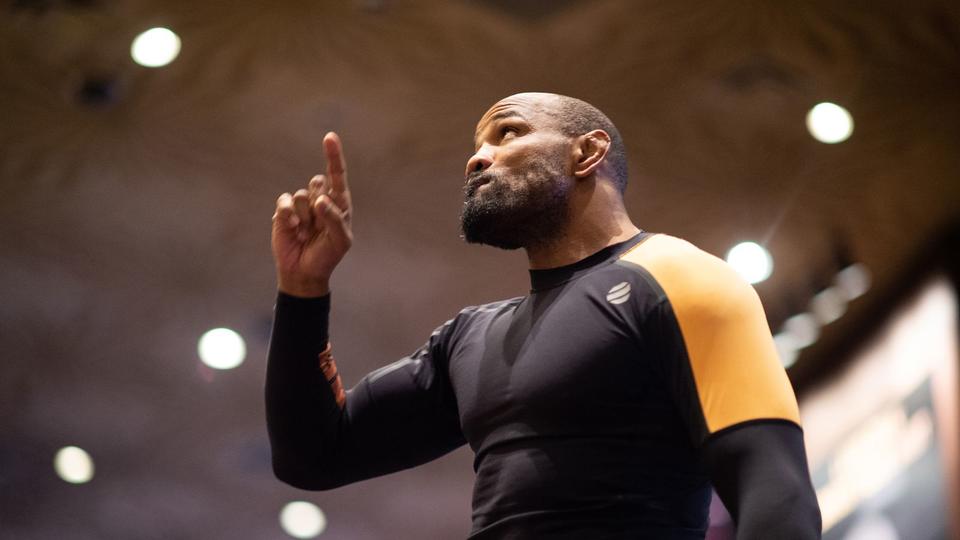 Regardez le physique impressionnant de Yoel Romero avant l'UFC 248