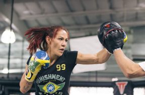 Cris-Cyborg-Training-Boxe