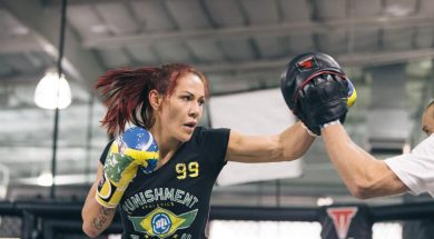 Cris-Cyborg-Training-Boxe