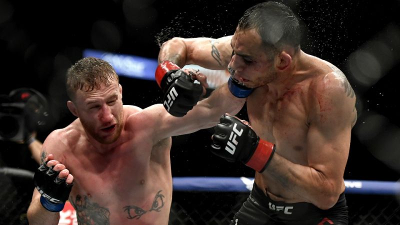 Tony Ferguson réagit après sa défaite à l'UFC 249