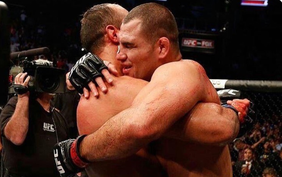 Message touchant de junior dos santos à cain velasquez