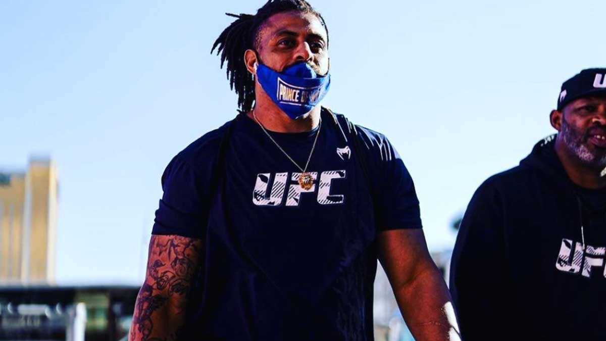 Former NFL player Greg Hardy will make his professional boxing debut in ...