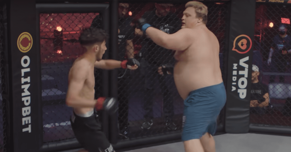 MMA - Un combattant de 180 kg affronte un homme de 57 kg en Russie