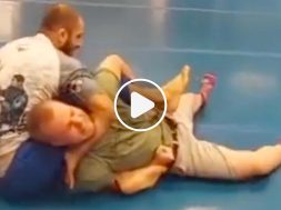 MMA-combattant-donne-une-leçon-à-un-homme-non-entraîné-vidéo
