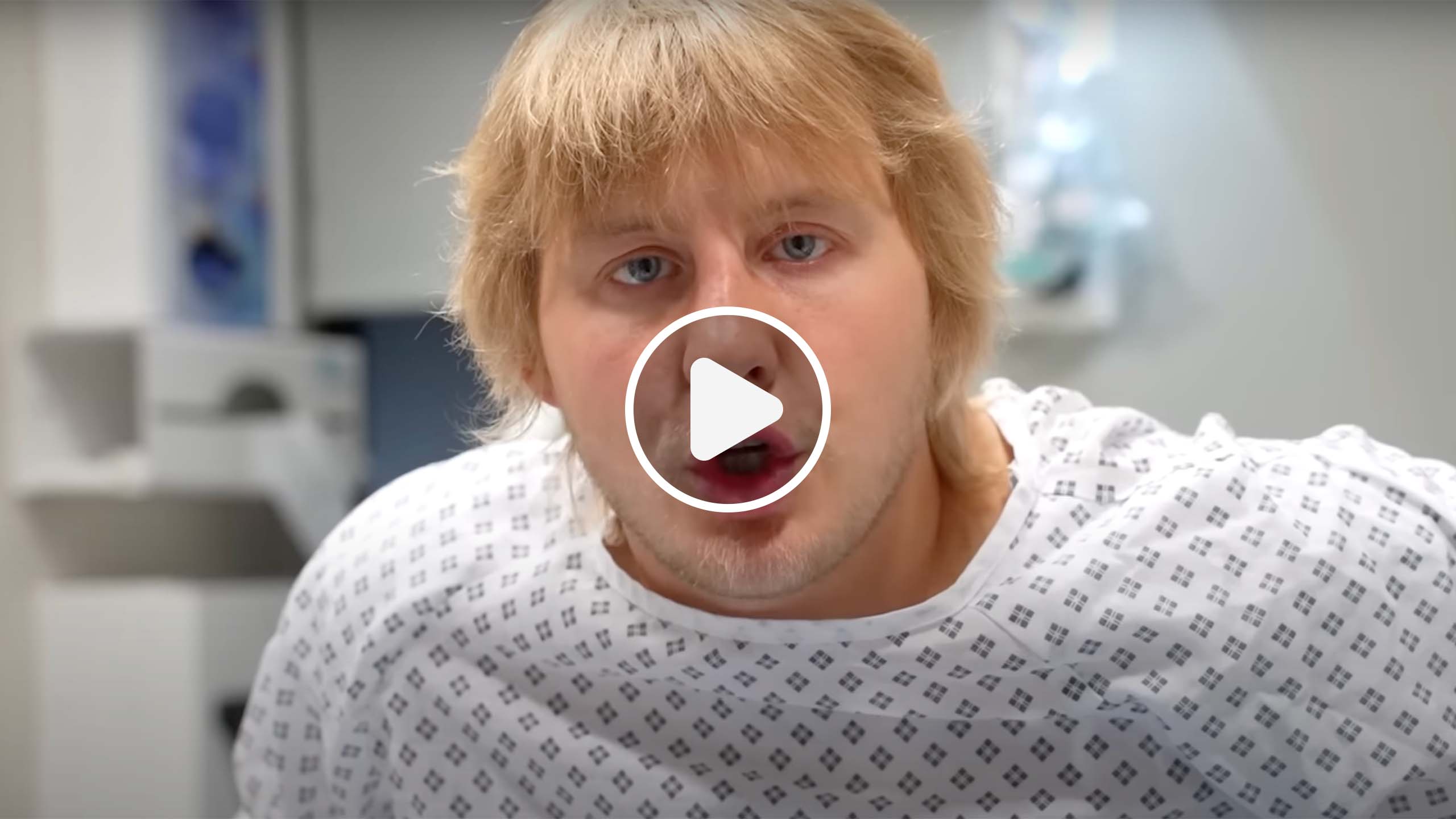 Paddy Pimblett pète un câble et insulte un combattant UFC sur son lit d'hôpital