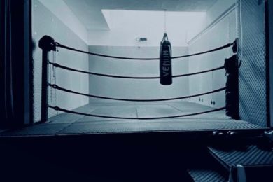 champion-français-boxe-envoie-quatre-policiers-à-l’hôpital-mma