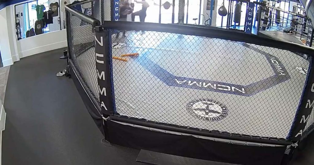 Frankie Edgar commet une erreur à l'entraînement et tombe violemment de la cage