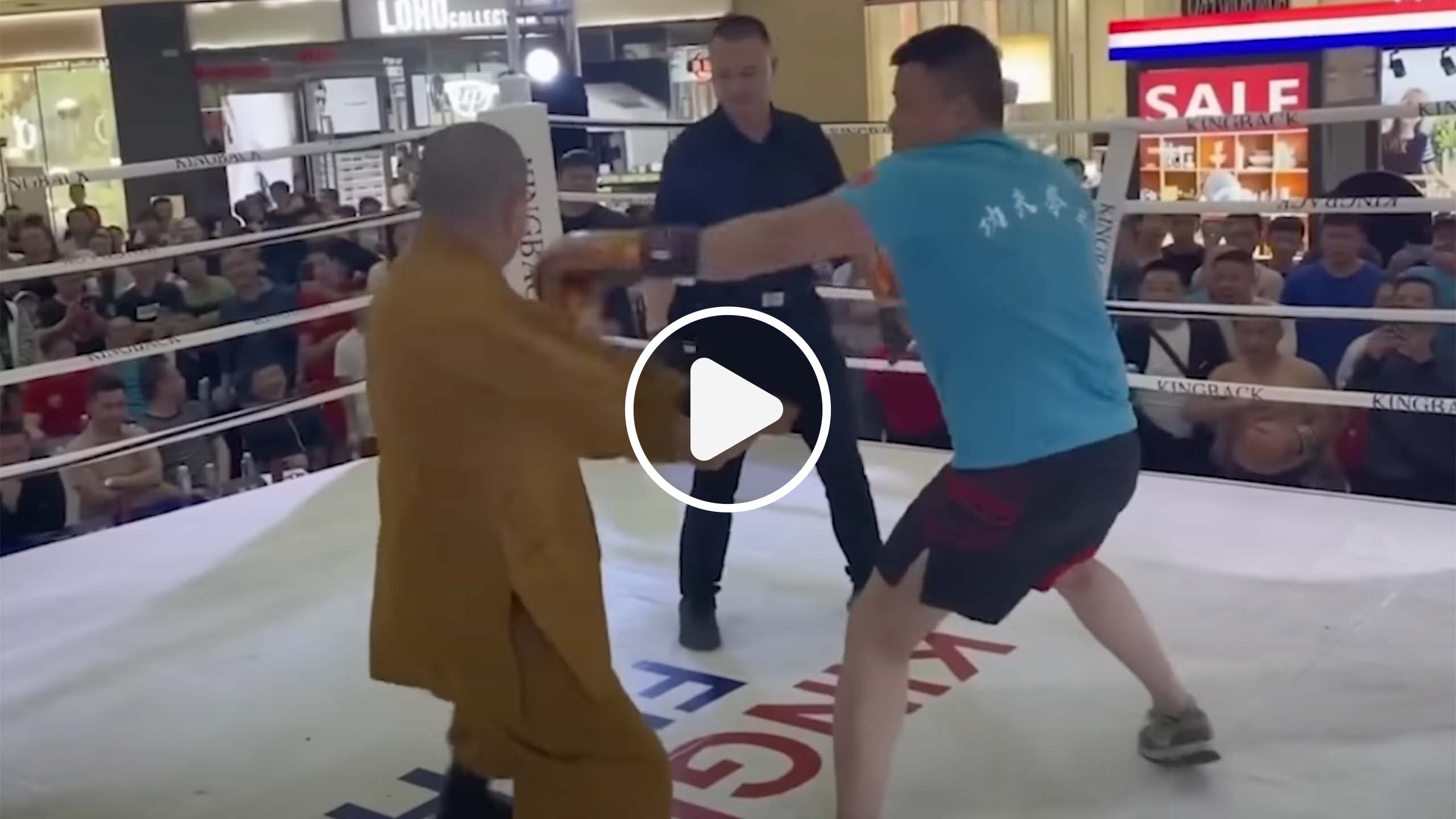 Un soi-disant maître Shaolin affronte un combattant de MMA en boxe, il se fait dérouiller