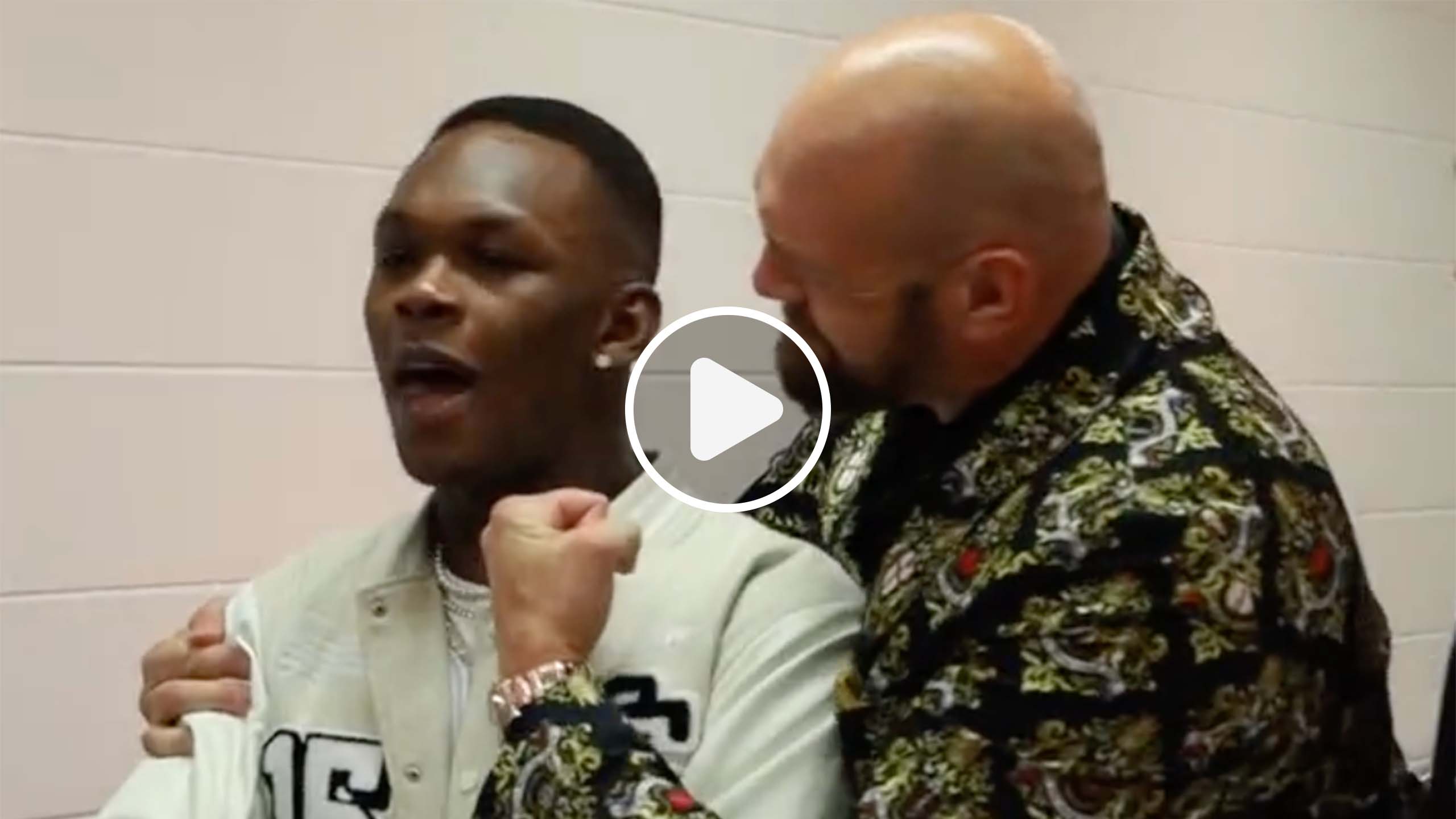 Tyson Fury assure à Israel Adesanya qu'il n'entrera jamais dans une cage