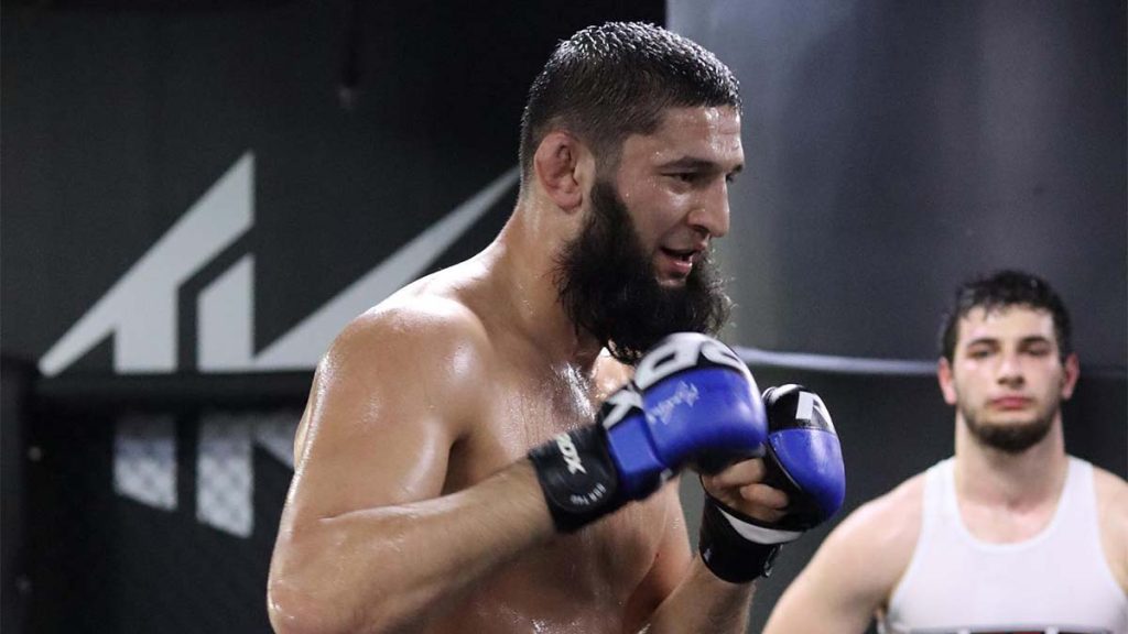 Khamzat Chimaev a un combat prévu à l'UFC et appelle Usman