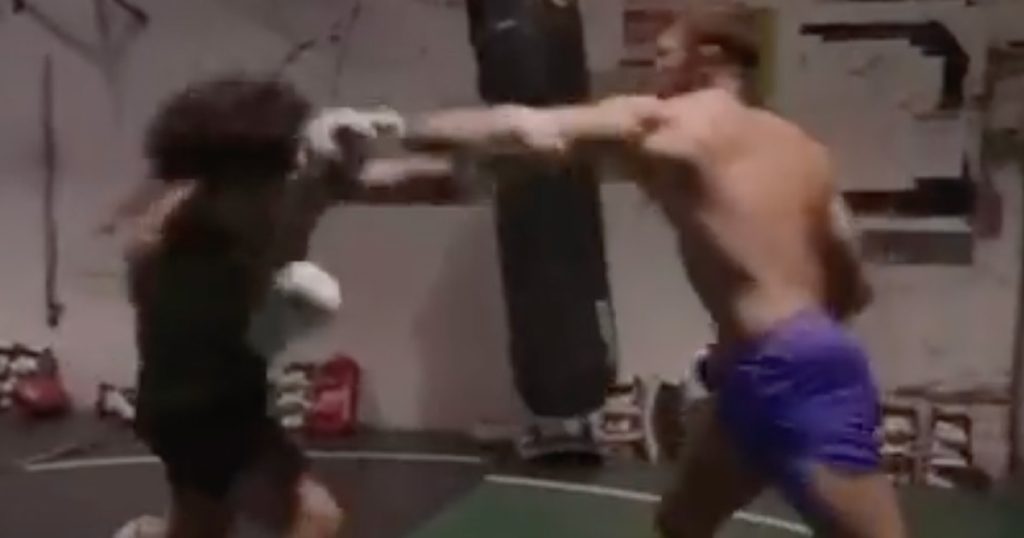 La vidéo de l'entraînement de Conor McGregor est dévoilée, il affiche un physique volumineux