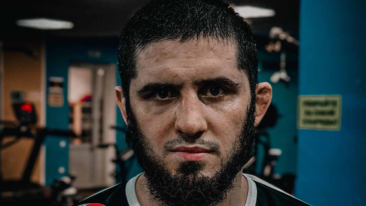 Islam Makhachev ne donne aucune chance à Charles Oliveira