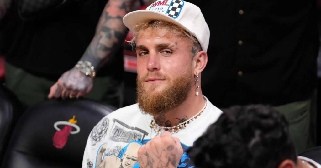 Jake Paul affiche son physique avant son combat contre Nate Diaz, il