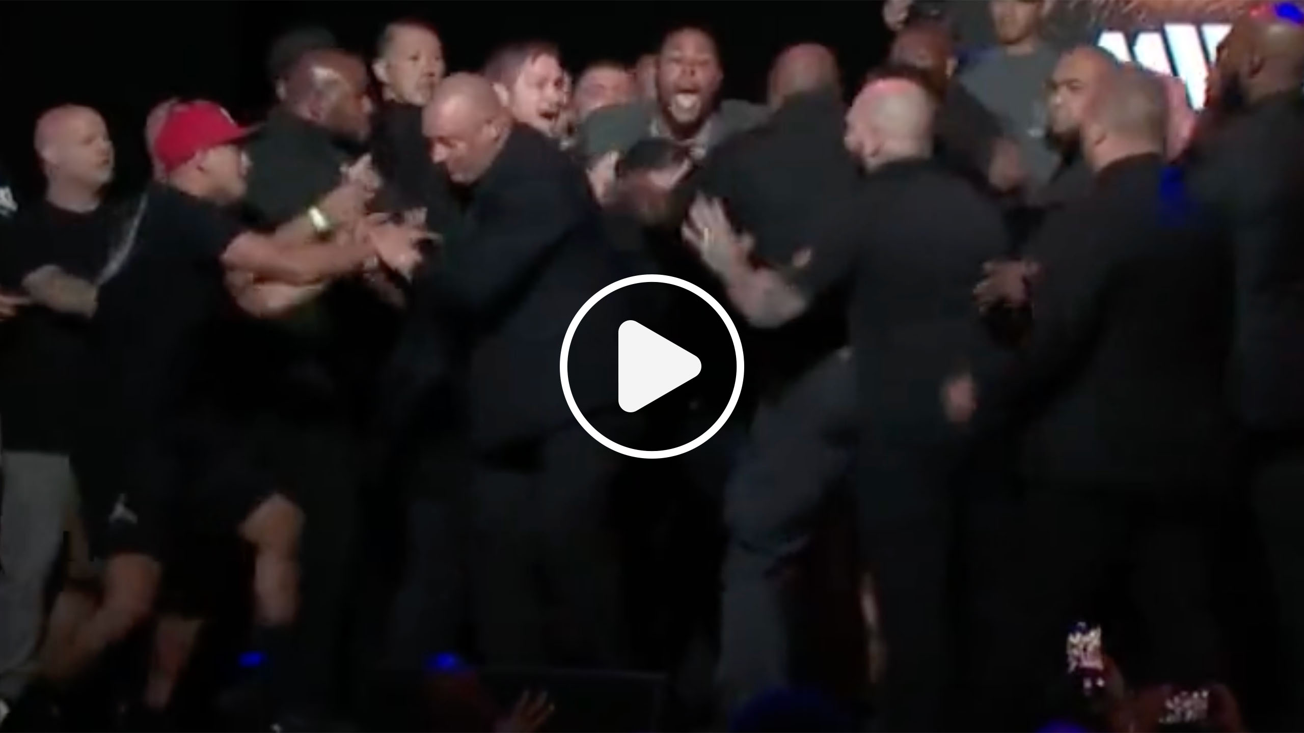Jake Paul vs. Nate Diaz : une violente bagarre éclate durant la conférence de presse
