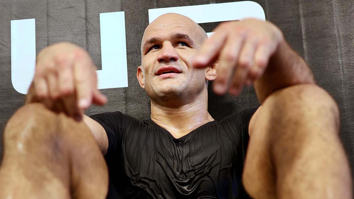 Junior dos Santos dévoile physique énorme