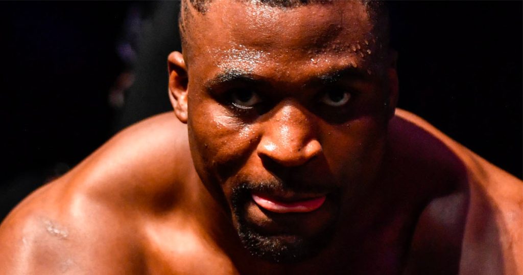 Francis Ngannou affiche un gros physique avant son combat contre Tyson Fury