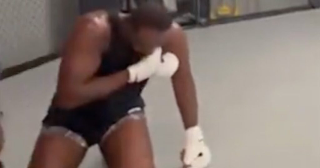 Découvrez la terrible blessure de Jon Jones en vidéo