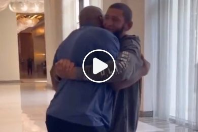 Khamzat-Chimaev-soul&egrave;ve-Daniel-Cormier-UFC-MMA-Vid&eacute;o