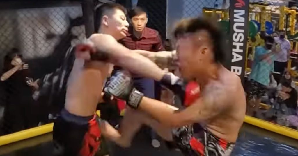 Un combattant de taekwondo affronte un combattant de MMA, il le dérouille