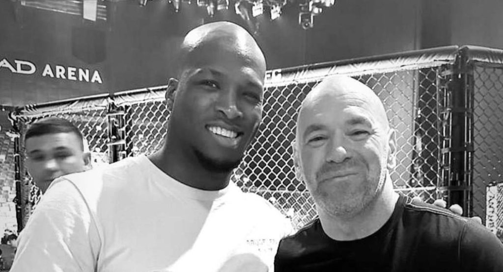 Michael Venom Page pose aux côtés de Dana White