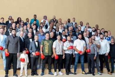 Tyson-Fury-Francis-Ngannou-pes&eacute;e