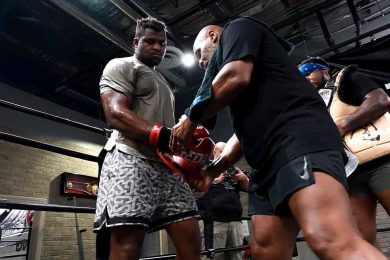 francis-ngannou-mike-tyson-coin