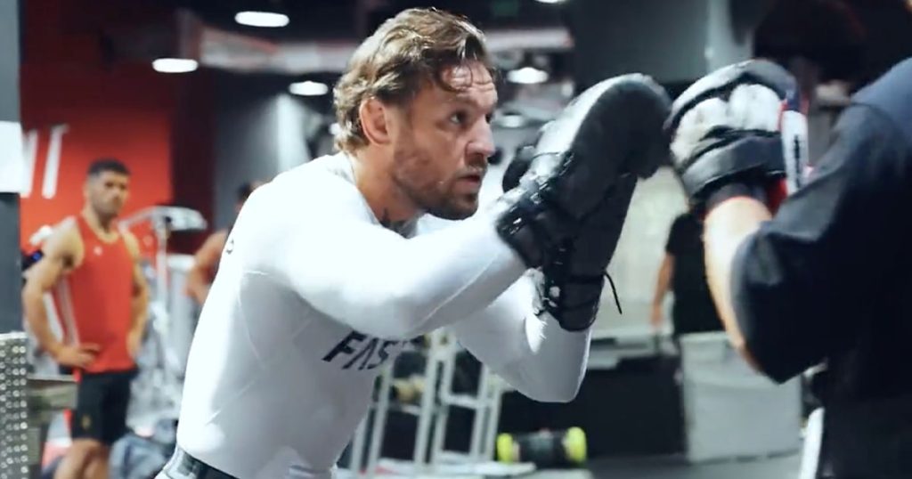 Conor McGregor publie des vidéos d'entraînement, il est affûté comme jamais