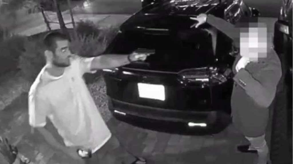 Sean Strickland arrête un voleur de voiture