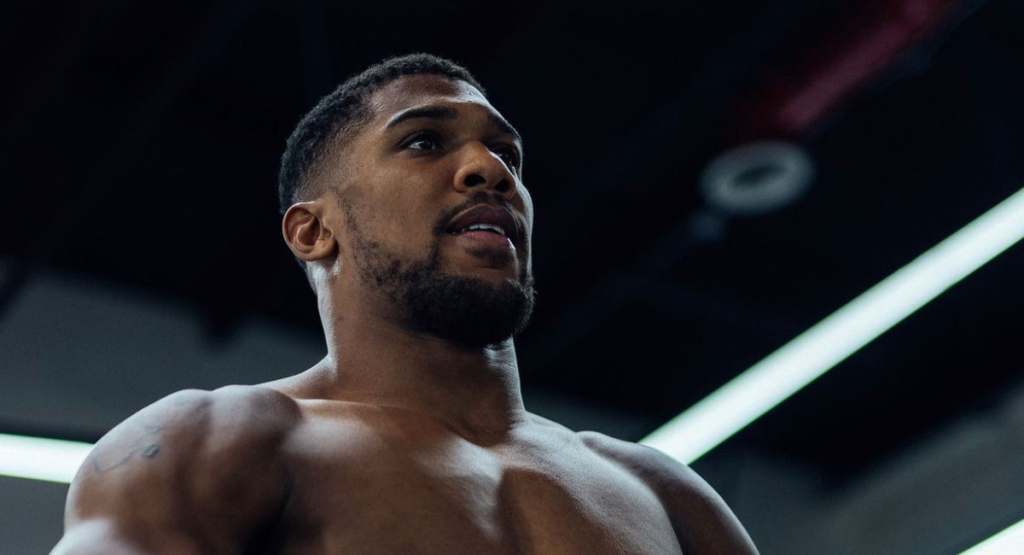 Eddie Hearn prédit une violente performance d'Anthony Joshua