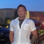 Conor McGregor a fait don de 25 000 dollars à un autre combattant de MMA, Ryan Curtis. Ce dernier a subi des blessures mortelles au dos, au cou et à la colonne vertébrale lors d'un entraînement.