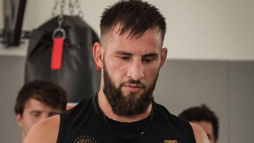 Ramzan Jembiev s'est incliné ce week-end lors du KSW 90. Les combattants français se sont tous unis pour soutenir le 'Loup Noir'.