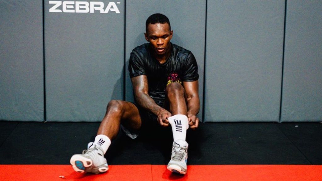 Israel Adesanya se fait trash-talk par Sean Strickland et Dricus du Plessis