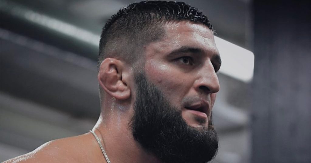 Khamzat Chimaev s'en prend à Dana White et l'UFC