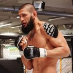 Khamzat Chimaev a partagé son avis sur le main event de l'UFC 297, et pour lui, Sean Strickland aurait dû rester champion. Il garde ses objectifs en tête, et défi Dricus du Plessis pour l'UFC 300.