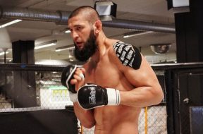 Khamzat-Chimaev-Pense-Sean-Strickland-garder-titre-insiste-title-shot