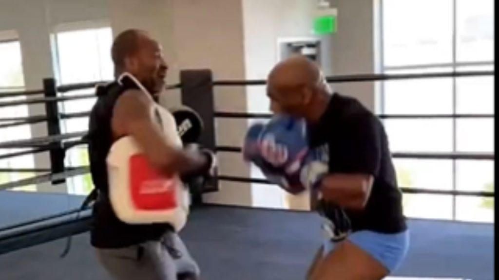 La légende de la boxe, Mike Tyson, n'a apparemment pas perdu ses réflexes. Ce dernier a posté une vidéo de lui à l'entraînement et il est toujours aussi explosif.