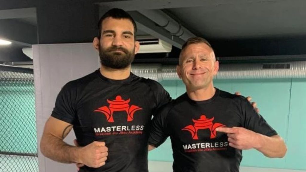 Benoît Saint Denis sera dans la cage de l'UFC le 9 mars pour relever le plus grand défi de sa carrière contre Dustin Poirier. Ses coachs, notamment Christophe Savoca, encensent le Français.