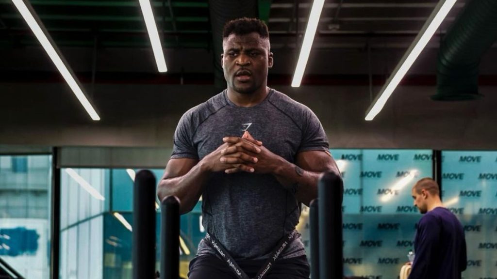 Francis Ngannou retrouvera le ring ce 8 mars en affrontant un ancien champion de boxe, Anthony Joshua. Le Camerounais se prépare de la meilleure des manières et le montre sur les réseaux sociaux.