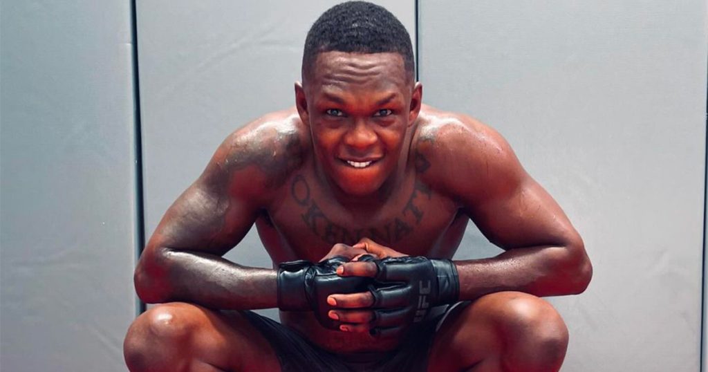 Israel Adesanya donne un gros indice pour la date de son retour à l'UFC