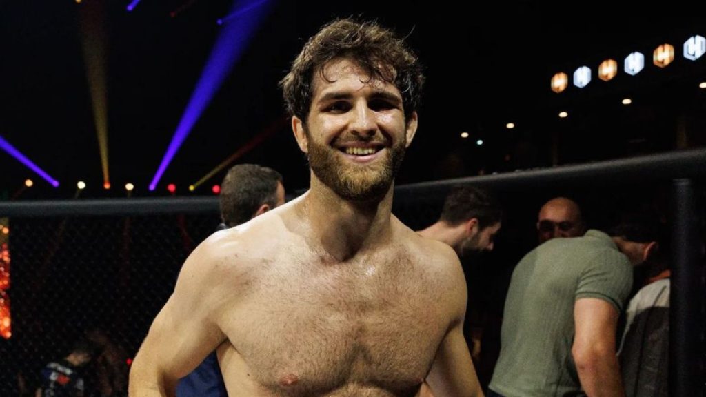 Matthieu Letho-Duclos, la pépite de la Team Woirin va affronter ce samedi 10 février Alex Fontes pour la ceinture des middleweights de l'HEXAGONE MMA. Le guerrier Français fait le point sur lui même et exprime ses ambitions.