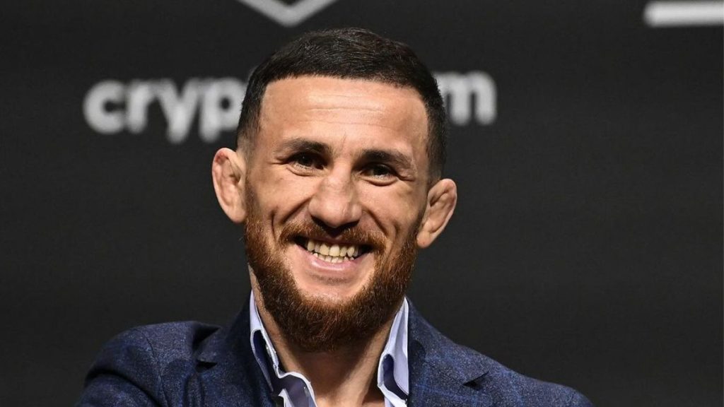 Merab Dvalishvili affrontera assurément le vainqueur du combat pour le titre bantamweight entre Sean O'Malley et Marlon 'Chito' Vera. Sa performance face à Henry Cejudo lors de l'UFC 298 lui a valu ce présent de Dana White.